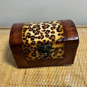 Wood veneer look and animal print trinket/jewelry box in good condition